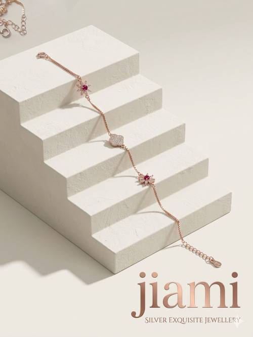 Roseglow Heart Bloom Bracelet